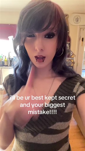 clandestine necklace hehehehehe i’m gonna get tramp stamp of it :3