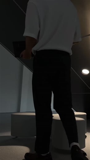 mimo｜High Ticket 獲客系統 on Instagram: "追蹤 @mimo4o_ 先把這段看完👇 如果你現在卡在事業上 而且我說的卡 是那種 找不到客戶 沒收入的卡 我懂 真的懂 因為我以前就在你的位置 但這不代表你一定要像我當時一樣 繞那麼多冤枉路 所以我上傳了一支 YouTube 影片 很完整地拆解 透過掌握獲客底層邏輯 輕鬆讓一個陌生人成為你的客戶 不是話術 不是心態雞湯 是我真的用過的方法 有需要的人 去看 （底下留言「獲客」我傳給你） - Project 2026 [33/1000]"