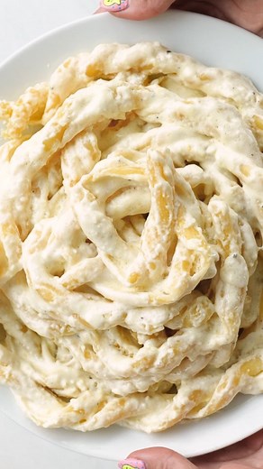 Jessica Hirsch on Instagram: "Baked lemon 🍋 pasta! This is an old recipe that was perfect for this Fusilli Capri shape! Comment RECIPE and I'll dm you the link to the full recipe on my website! https://www.cheatdayeats.com/@cheatdayeats/lemon-alfredo-with-fusilli-capri"