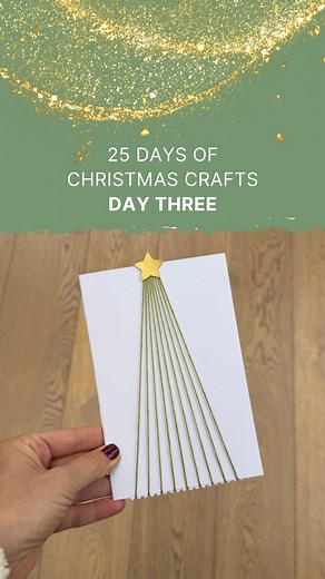 Hello! Welcome to Day 3 of my Christmas Crafts series, & I know it's hard to believe, but just sometimes I'm able to keep things simple! Hope you like this idea 💡... anyone got pinking shears in their craft cupboards? This one is definitely for you. A few crafty tips below to make this card👇🏼 1 - fold a white piece of card in half for your card 2 - cut a small section of card with the pinking shears to stick to the card as shown 3 - grab a length of thread and wrap around the front on the lef