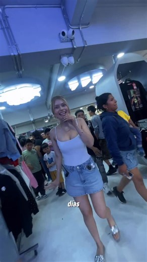 DRIP & STREETWEAR on Instagram: "Estamos a 2 DIAS para Navidad y toda la mafia bajó a la CASA DEL DRIP para DRIPEARSE 🥷💎 #galoi #navidad #gamarra #mafia #drip"