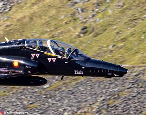 2 ship of Qatari Hawks zipping down Dunmail. #lakedistrict #rafleeming #hawk #fighterjet #aviationlovers #aviationphotography #aviationgeek | LFA17photography