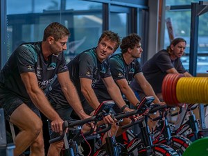 America's Cup: Kiwi Cup cyclors do laps of the velodrome