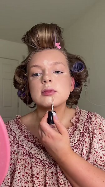 Simple Everyday Makeup Routine to Achieve Glowy, Radiant Skin