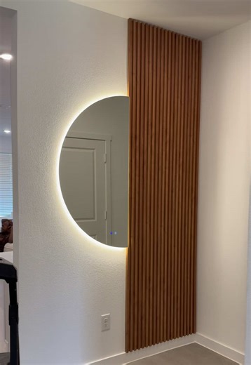 Pressureeeeee! 🥂 “Half moon hall way design” will have your guest shook when they walk in! Will you be next? #ledlight #mirror #accentwall #diy