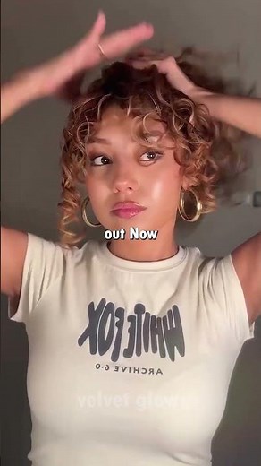 Curly Hair Bun Tutorial 😳 Easy Aesthetic Hairstyle!