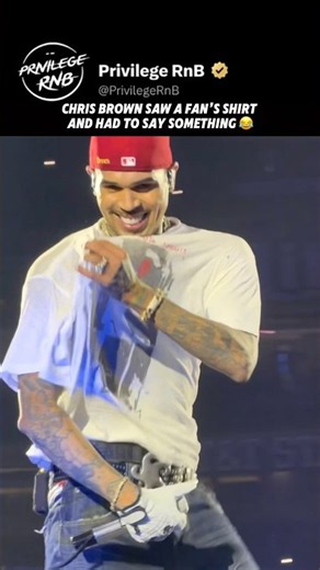 Chris Brown Saw A Fan’s Shirt And Had To Say Something 😂