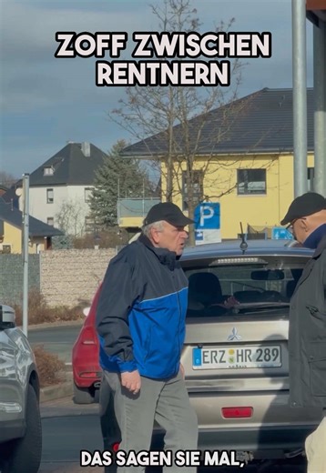 Seniorenalltag mit einem dreckigen Auto