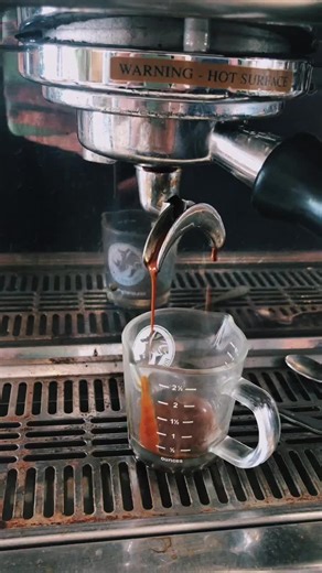 How to make the best latte, color style #coffeetok #colorcoffeeroasters #fyp #latte