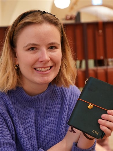 What is inside Claire's refillable leather journal? #peopleofpaperrepublic #leatherjournal #notebook #planner #calendar