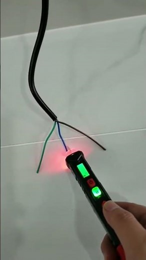 How to use a voltage tester pen to distinguish between Neutral/Live Wire