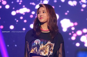 Gayoon makes first public appearance at college graduation since 4minute's disbandment