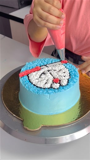 Childhood favourite turned into a cake🫶🏻#kidscake #doraemon #cartooncake #doraemoncake