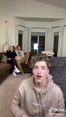 Ringtone Prank on Friends: Hilarious Reactions!