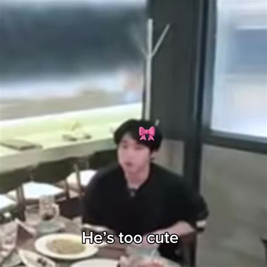 Lonely Quokka😞 Lowkey just posting wtv atp 😃 Also the bow was very necessary 😌🎀#hanjisung#straykids#skz #kpopfyp #kpop