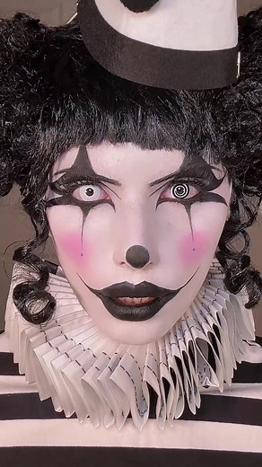 Clown Makeup Tutorial for 31 Days of Halloween