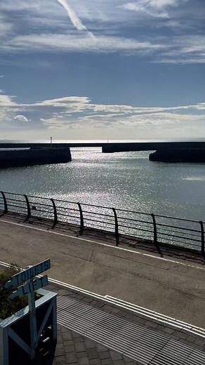 Another day in paradise 🌅🌊 #seahamseaside #seahamharbourmarina#visitdurham #seahamseaglass #supportlocal #northeastbusiness #countydurham #seaham #seahambeach #seaview #beachlife #beach #beachvibes #beachday #sunderland #durham #northeast #tyneandwear | Seaham Harbour Marina