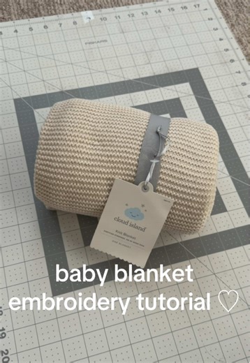 how to embroider a baby blanket with monogram letters ♡ the font is from Etsy! #embroiderymachine #embroiderytutorial #monogram #babyblanket #embroidery