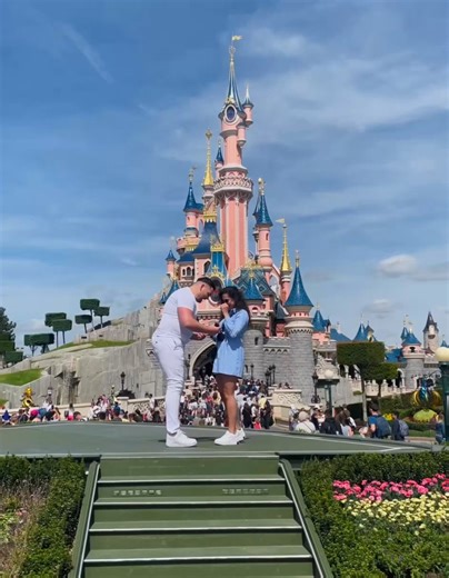 A mi vas y me arrebatás el anillo así y nos tenemos es que matar mi hermanito.