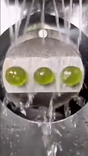 The process of making jelly uses sophisticated machines in the factory.