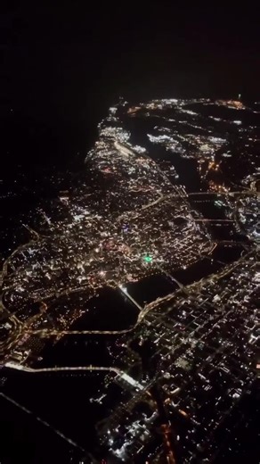 Give the gift of epic bragging rights this year—not another crappy thoughtless gift. Envi Adventures gift certificates are on sale for 20% OFF using discount code HOLIDAY, but time is running out to grab this sweet discount! Or book something to look forward to with one of these awesome routes: • Wonderful Waterfalls: Cruising over the legendary cascades of the Columbia River Gorge. • The Figure 8: Hitting all the iconic sights—from the City of Portland to Multnomah Falls—in one incredible loop.