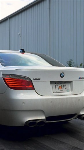BMW M5 V10, a insanidade que o time da F1 de motores da BMW fez na década de 2000! | Anderson Dick