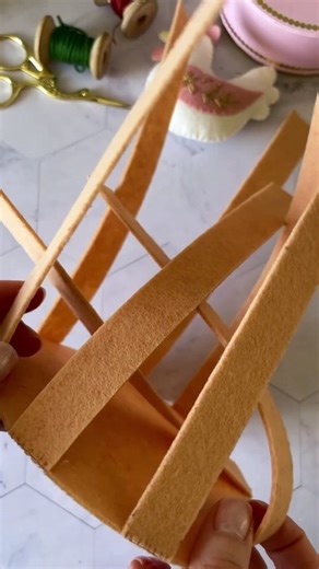 Fabriquez en un clin d'œil un panier de chasse aux œufs de Pâques en feutrine !