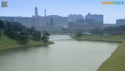 Sena is a college graduate who dreams of becoming a world class pianist. He teaches piano at a local piano school. Minami is an out of work model. On her wedding day, she gets dumped by her fiance and loses all of her savings, which she gave to her fiance. Her fiance turns out to be Senna's former roommate. She rushes to Sena's apartment and finds out that her fiance has skipped town. With no money and no where to go, she moves in with Sena. Sena likes Ryoko, a college sophomore. He likes her a 