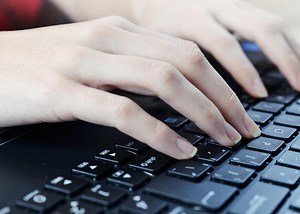 Leave Two-Finger Typers Alone: Research Proves They’re Just as Fast as "Touch Typists" (Video)