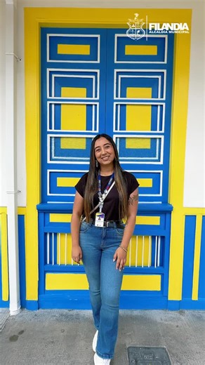 🎨 ¡Filandia se pinta con los colores de quienes la viven! Filandia es el Pueblo de los Colores. Está en cada puerta y cada balcón, en los Willys que recorren sus calles, en los sabores que nos representan, en las flores y, sobre todo, en su gente. Salimos a conversar con quienes nos visitan para descubrir, qué color ven cuando piensan en Filandia, y sus respuestas reflejan la esencia de un municipio que se vive y se siente de muchas maneras, que Encanta y Enamora. Ahora queremos saber tu opinió