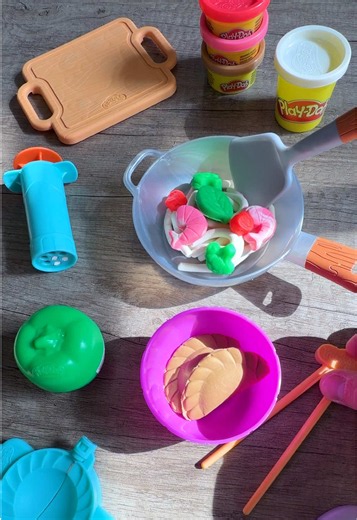 The Play-Doh Wok & Wonton Playset is serving up five-star pretend food 🥟🔥 What’s on your little chef’s pretend menu? #asmr #asmrsounds