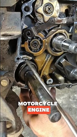 Tricks for installing the kick starter shaft crankshaft and kick starter spring #mechanic