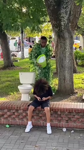 Funny toilet paper bucket joke 🤣 #funnyvideos #funnymoments #prankvideos #funnyvideo #funny #pranks #funnyprankvideos #prankvideo #funnypranks #funnyprank #fyp | Jokerfunny