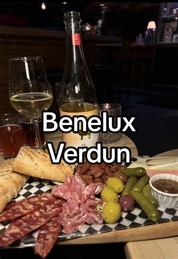Tous les jeudis, découvre les cuvées à partager à seulement $45🍷 et plateau de fromages et charcuterie à $20 🧀 📍4026 rue Wellington, Montréal #benelux #verdun #montreal #brasserieartisanale #mtltiktok