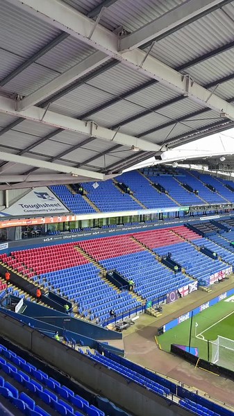 Honest Review: 4/10 for the Scum Pie at Reebok Stadium
