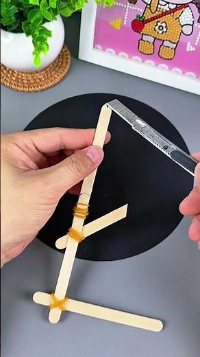 làm súng bắn dây chun từ que kem / the hand gun made by ice cream sticks #diy #toys #fun #sticks