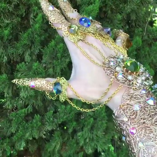Infinity Gauntlet hand jewelry that's actually wearable #cosplay #marvel #jewelry