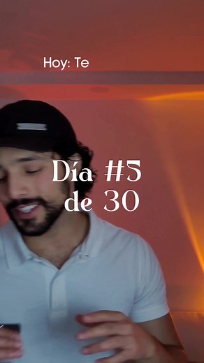 La testosterona tiende a aumentar en un plazo de 7 días. A partir de ese momento empieza a bajar para volver a los niveles naturales. Bien puede suceder por una respuesta del cuerpo al interpretar la baja actividad sexual incrementando la testosterona para mejorar los impulsos Así que está puede ser una de las razones que explica el aumento en la confianza y puntos de carisma, algo muy útil que debes aprovechar para darle avance a tus proyectos Ganbare 💪🏻 ¿Ustedes se sienten diferentes conform