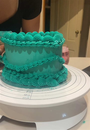 A Day in the Life of a 16-Year-Old Cake Entrepreneur