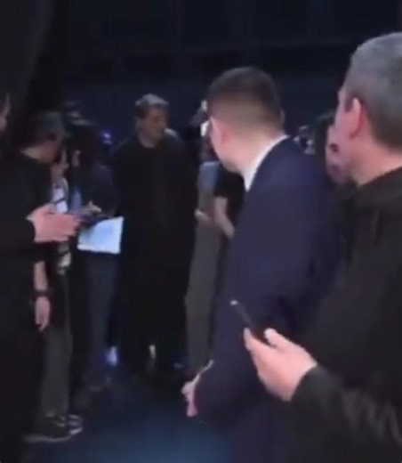 Erdem Zeynebin belinden mi tutuyor. #ErdemŞanlı #ZeynepAtılgan #ErZey #İsFad #TaşacakBuDeniz