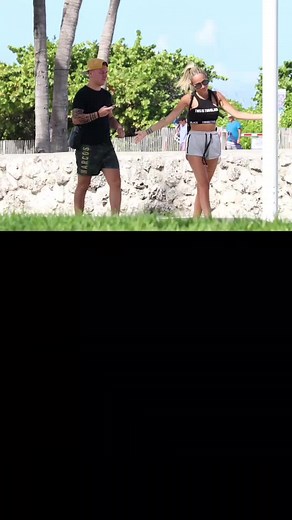 Funny runner prank! 🤣 #pranks #funnyvideos #comedy #funny #funnyrunning #funnyrun #fitnessgirl #fitness