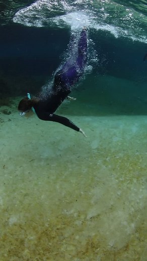 Blooping on down. Video by @forged_freediving | Jenna Citrus