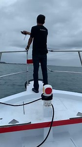 Garmin's reactor autopilot remote control allows you to adjust route from anywhere on the ship. With a bright, sunlight-readable color display, you can easily control even under dazzling sun. Learn more about Reactor Autopilot Remote Control：https://bit.ly/3EOJZX1 | Garmin Marine Asia