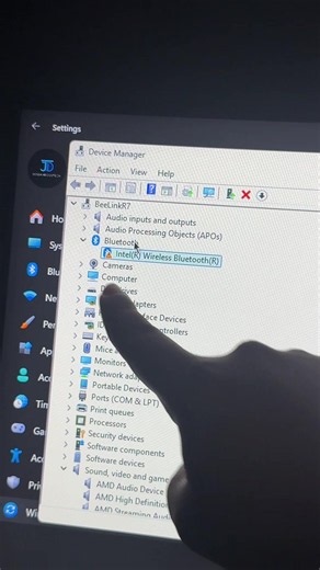 What if you open your pc and you realize your Bluetooth starts to malfunction? WATCH THIS VIDEO! #techtips #techtok #josiahdoes #josiahdoestech #windows11