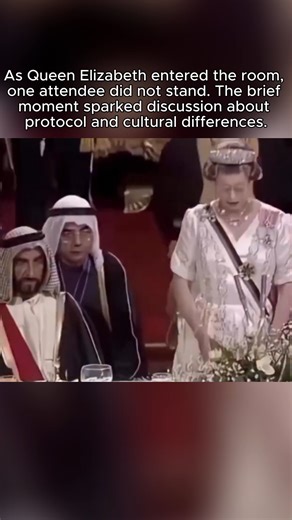 This clip shows a formal event where Queen Elizabeth II enters the room and most attendees rise in acknowledgment. However, a UAE sheikh remains seated, creating a subtle but noticeable moment. The scene quickly drew attention, with many viewers interpreting it through the lens of royal protocol. At the same time, cultural customs and diplomatic nuances can vary significantly between countries, sometimes leading to moments that appear unusual to outside audiences. The video highlights how even s