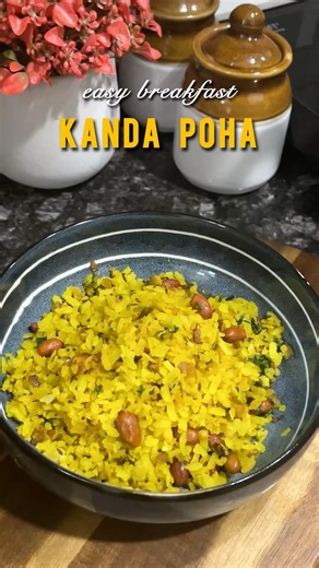 Easiest Poha Perfect for a relaxed Sunday morning simple, quick and homemade #poha #easyrecipes