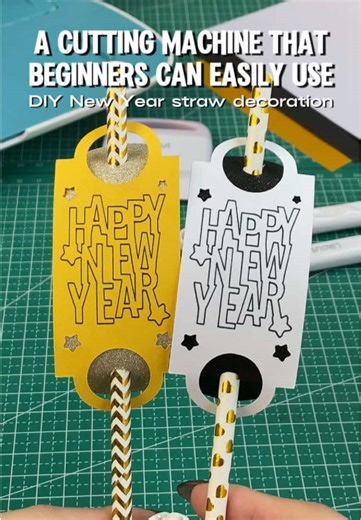 🥳✨ DIY New Year straw decoration✨🌟 A cutting machine that beginners can easily use——Likcut.🙌🏻🤩🙌🏻 Toast to the New Year in style!Using the Likcut cutting machine, we created these vibrant