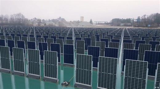 Germany: The world's first vertical solar plant on water