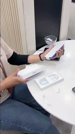 Unboxing iPhone 16 Biru 💙 Desain Baru, Feel-nya Mewah Banget