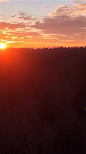 It’s amazing how sunsets and sunrises never get old. Each one unique, like a masterpiece painting. Day in, day out. It’s one of those things we can get used to. But I think it’s good to slow down and soak in the beauty. #wawx #weather #video #nature #sunset 12-30-25 | Washington Weather Chasers